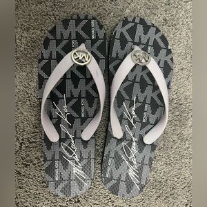 Womens Michael Kors jet set PVC logo flip flops optic white / navy blue size 8
